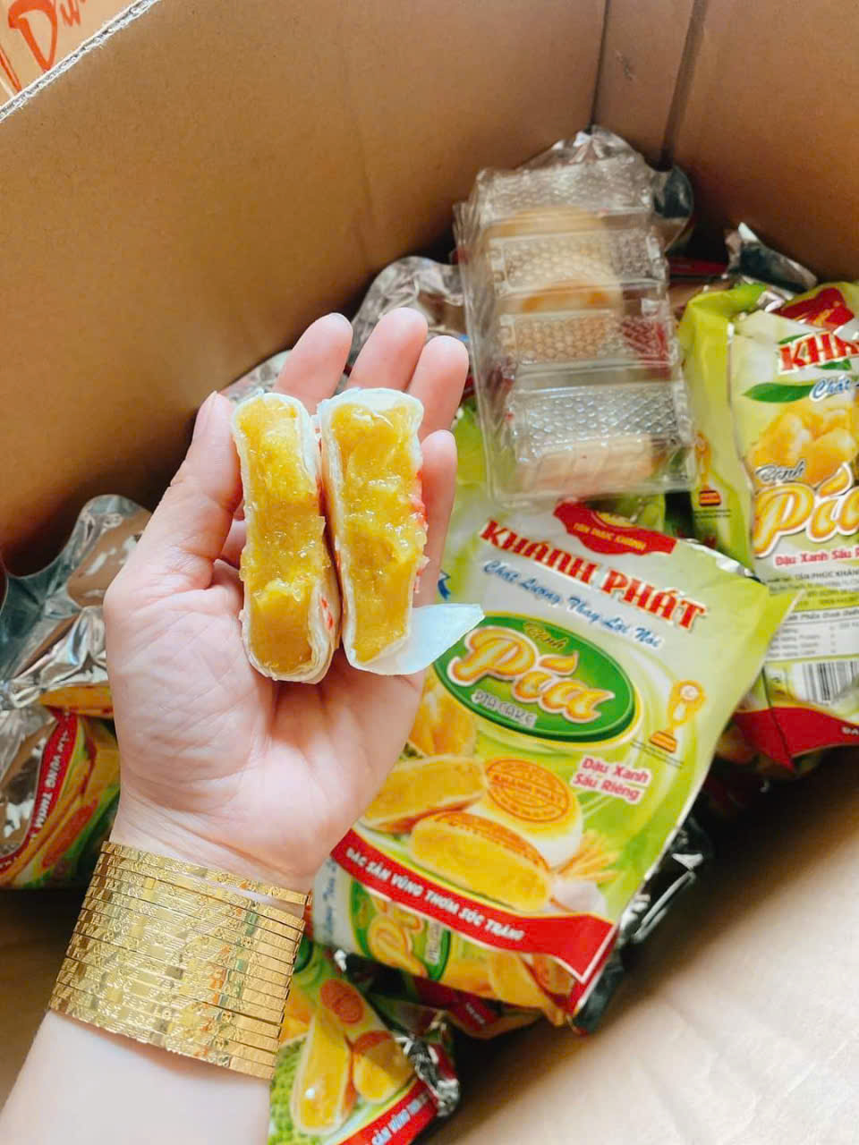Bánh Pía Đậu Xanh Sầu Riêng Là Gì?